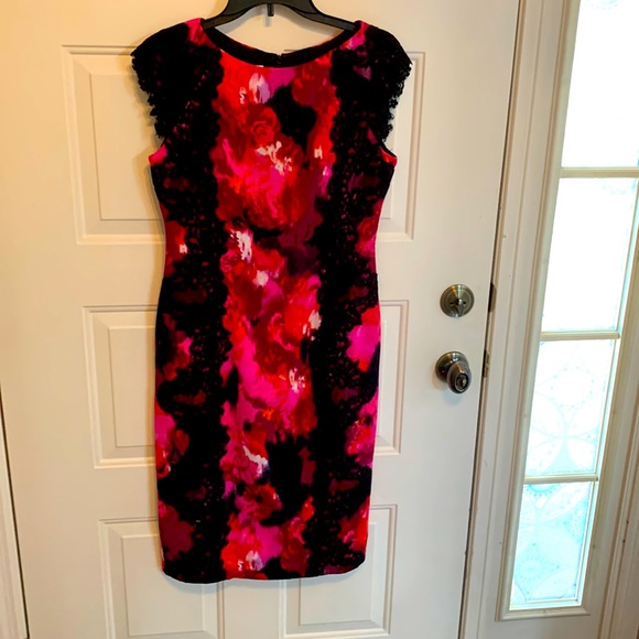 Maggy London Dresses & Skirts - Maggie London Multi Pink Floral Black Lace Dress, zippered back, sz6